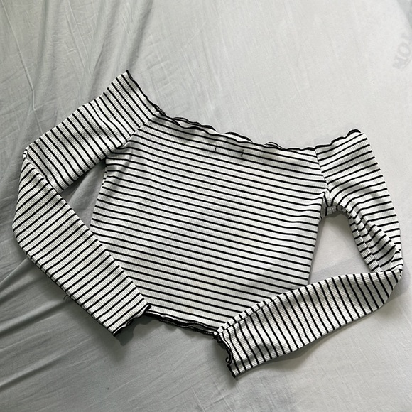 striped off the shoulder lettuce trim long sleeve - Picture 4 of 4
